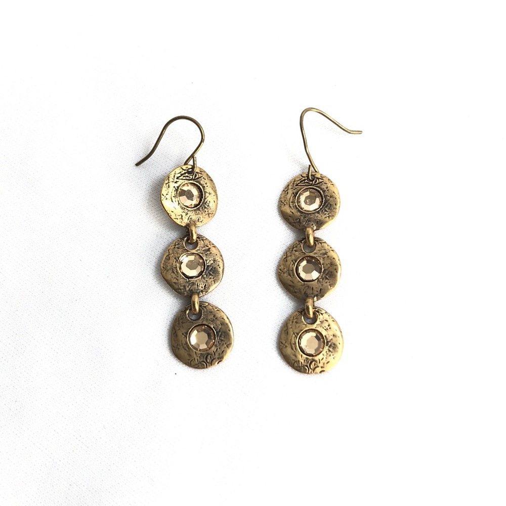 Copper toned discs with a sequin in the center. Each earring has 3 discs.